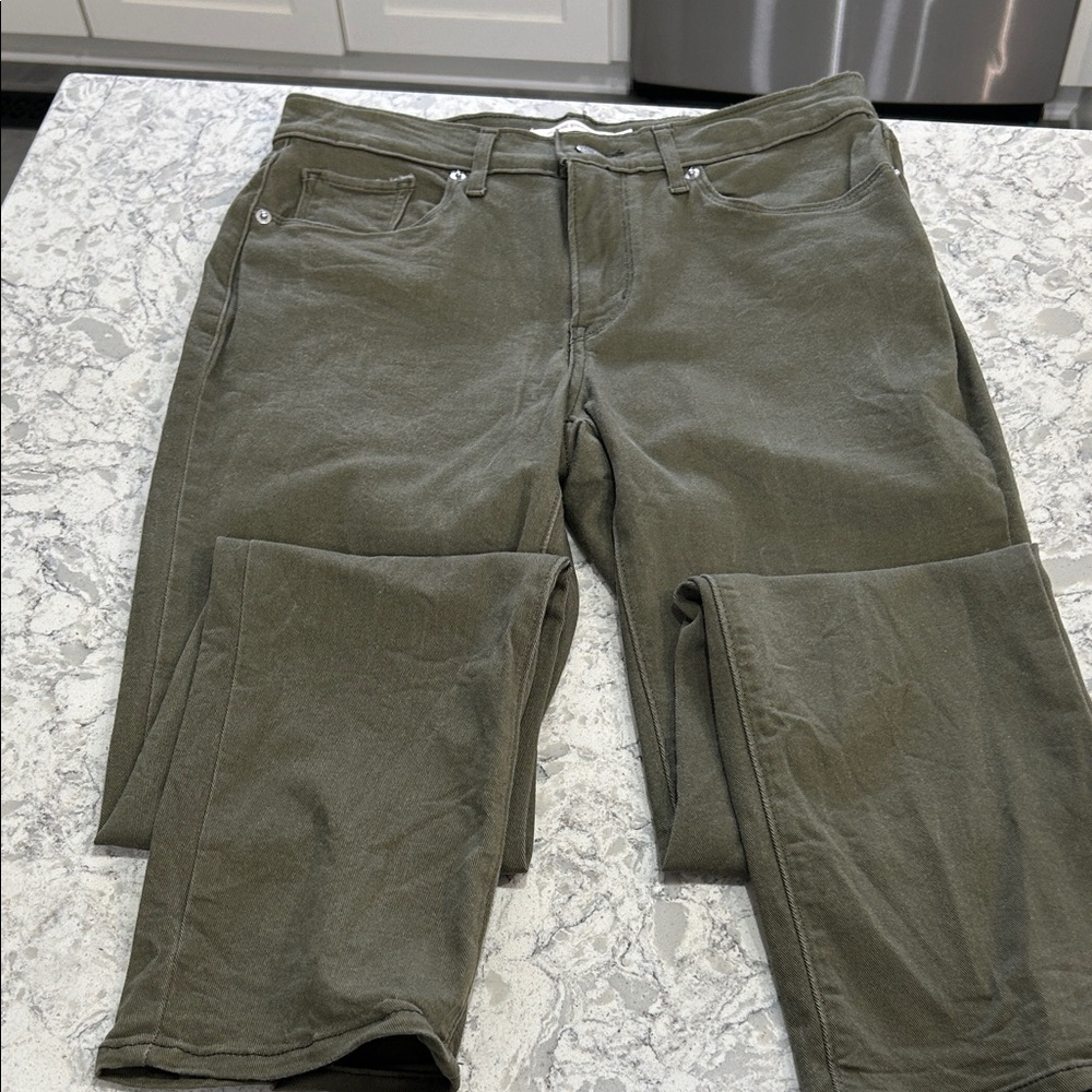 Ladies Levi’s Classic Straight Leg Olive Green Jeans